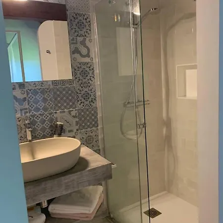 Homestay Con Bano Individual En Casa De Campo. Piscina. Amoeiro