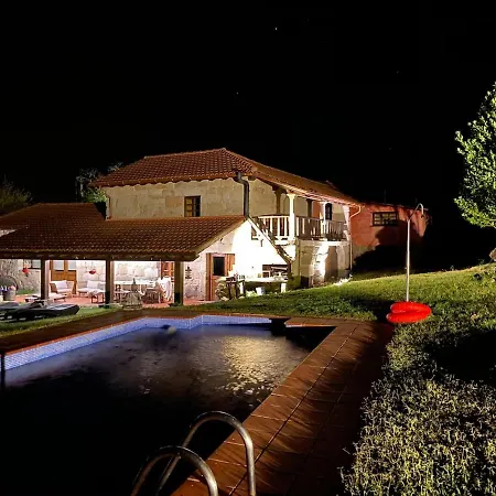 Homestay Con Bano Individual En Casa De Campo. Piscina. Amoeiro