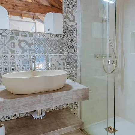 Homestay Con Bano Individual En Casa De Campo. Piscina. *